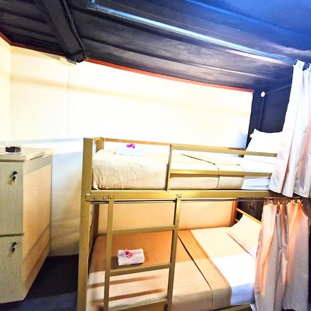 Karcof Container Hostel Senggigi Exteriér fotografie