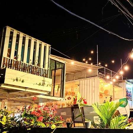 Karcof Container Hostel Senggigi Exteriér fotografie
