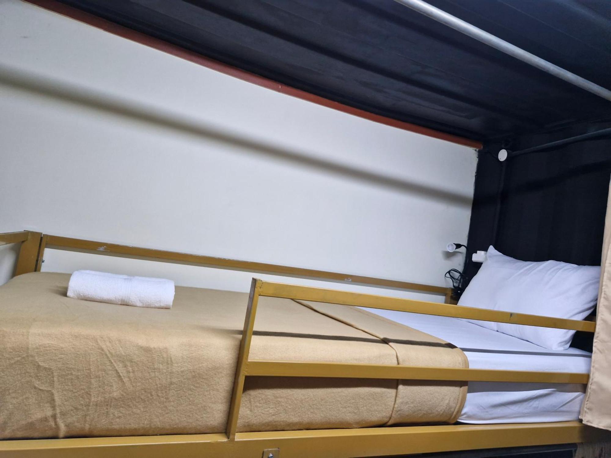 Karcof Container Hostel Senggigi Exteriér fotografie