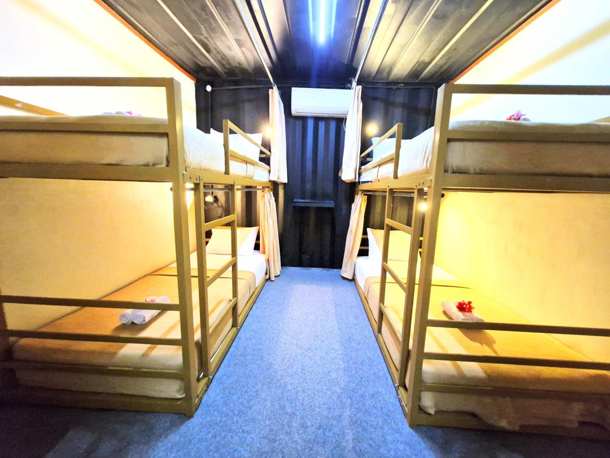 Karcof Container Hostel Senggigi Exteriér fotografie