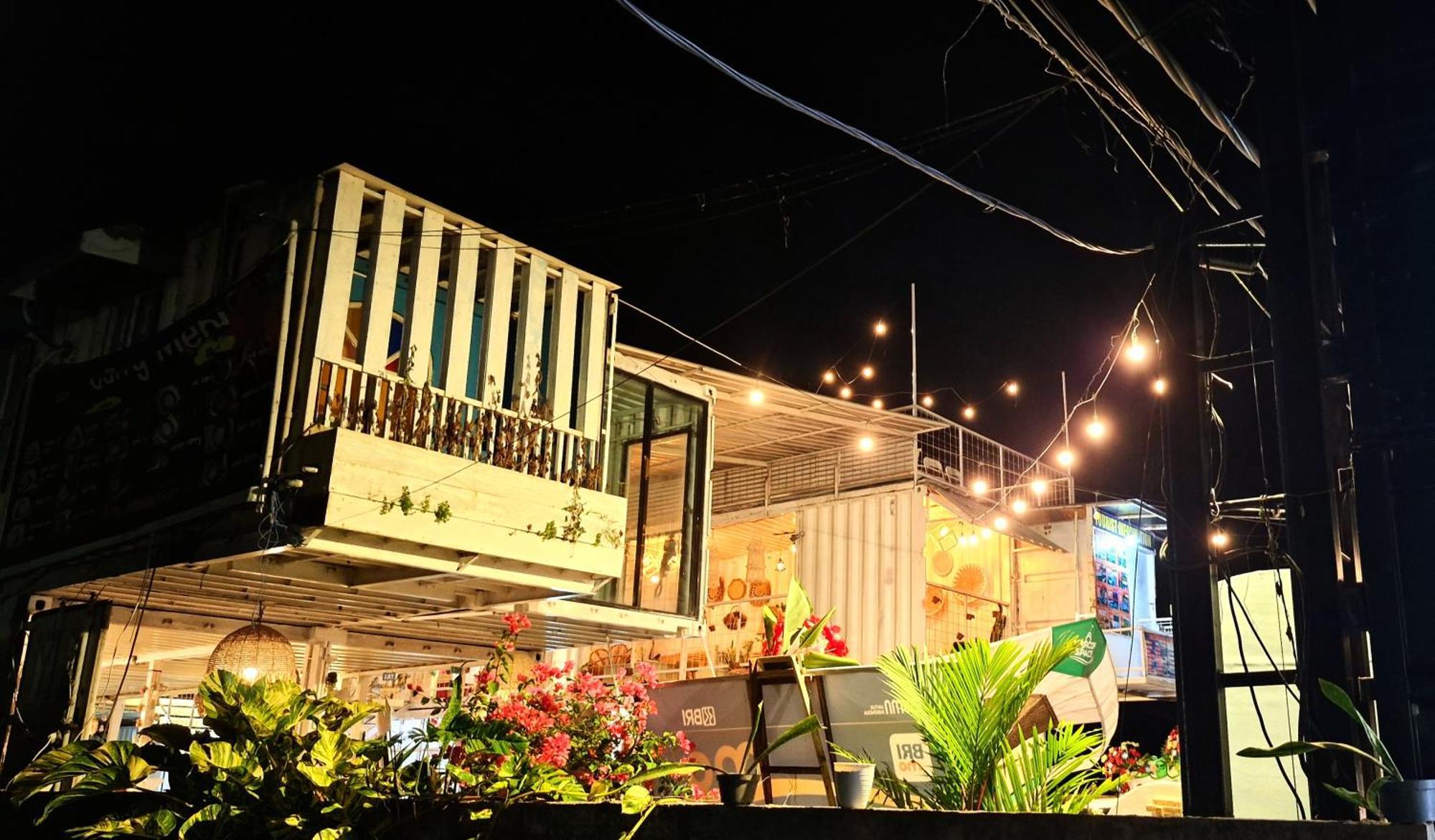 Karcof Container Hostel Senggigi Exteriér fotografie