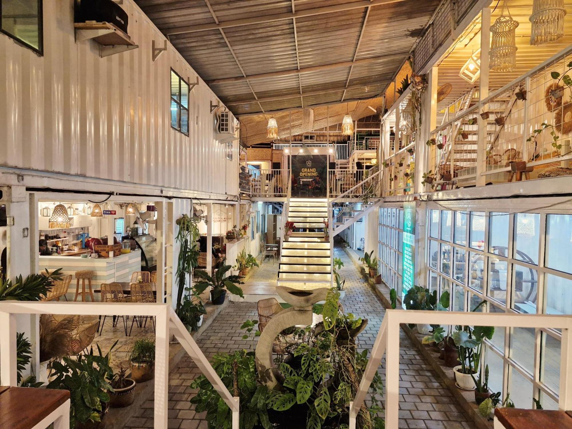 Karcof Container Hostel Senggigi Exteriér fotografie