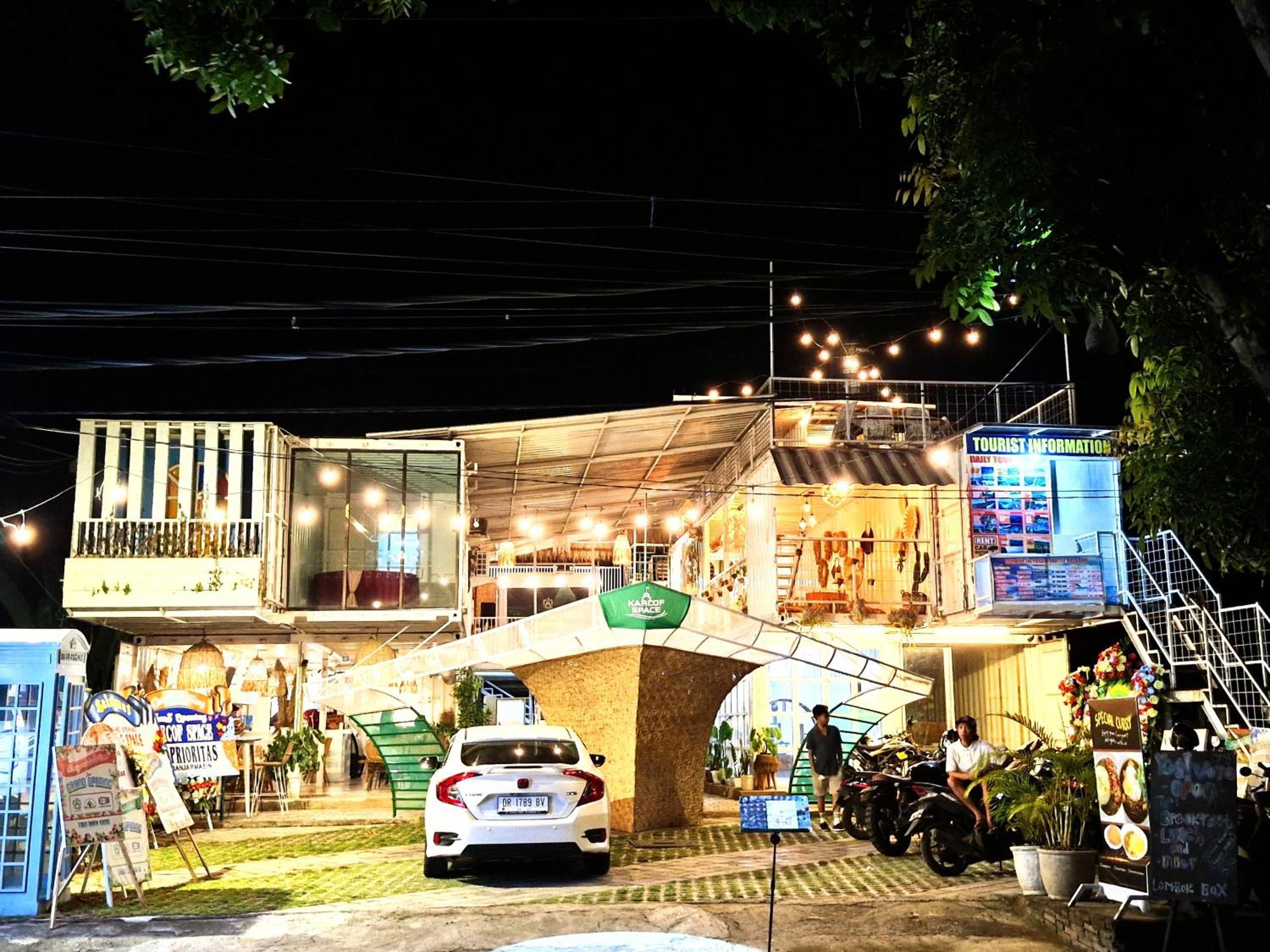 Karcof Container Hostel Senggigi Exteriér fotografie