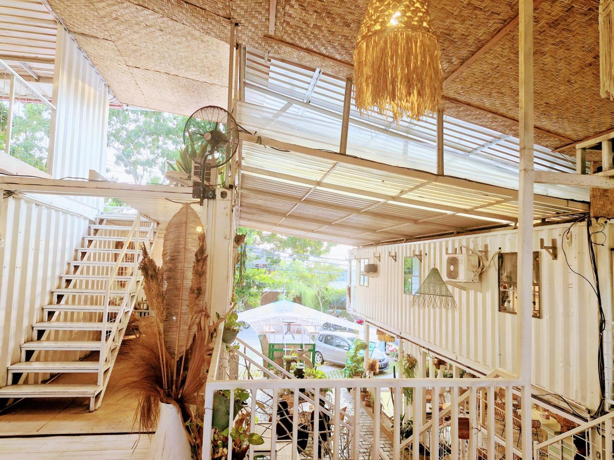 Karcof Container Hostel Senggigi Exteriér fotografie