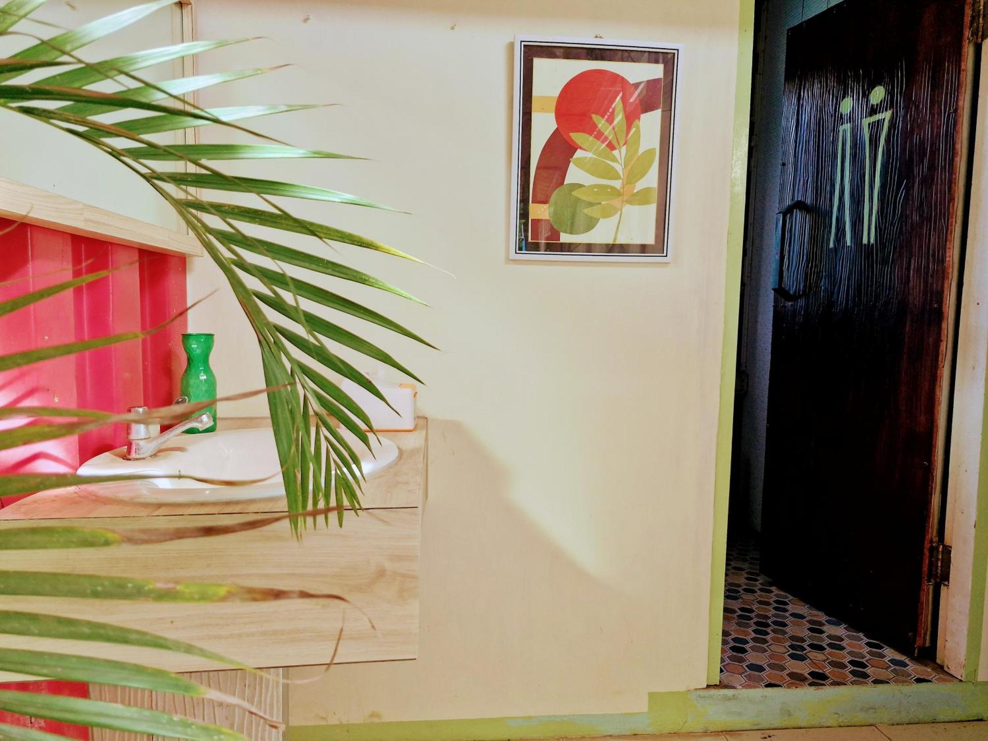 Karcof Container Hostel Senggigi Exteriér fotografie