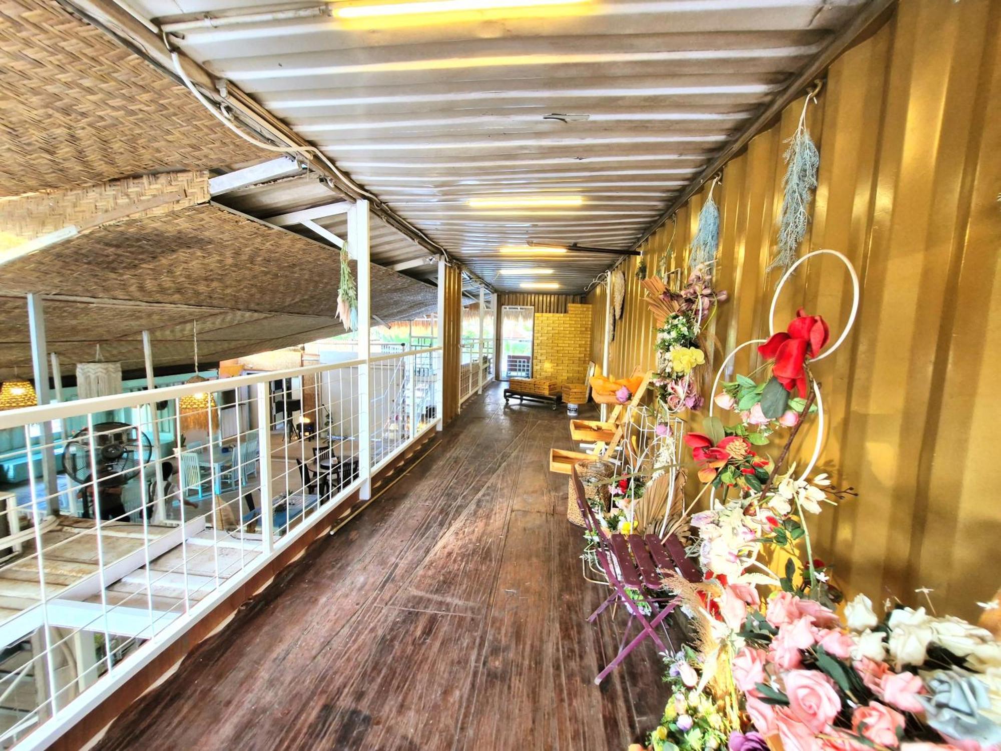 Karcof Container Hostel Senggigi Exteriér fotografie