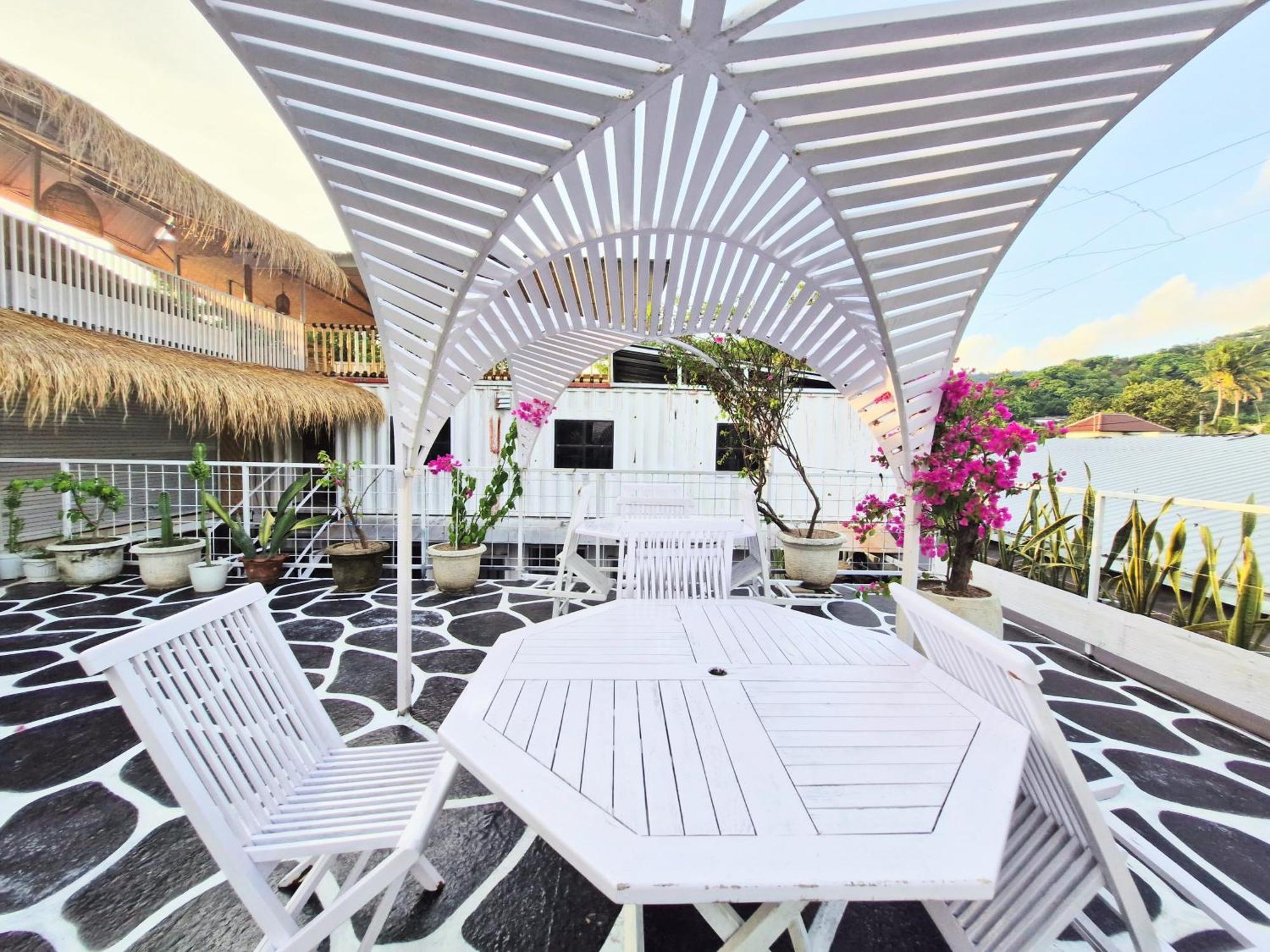 Karcof Container Hostel Senggigi Exteriér fotografie