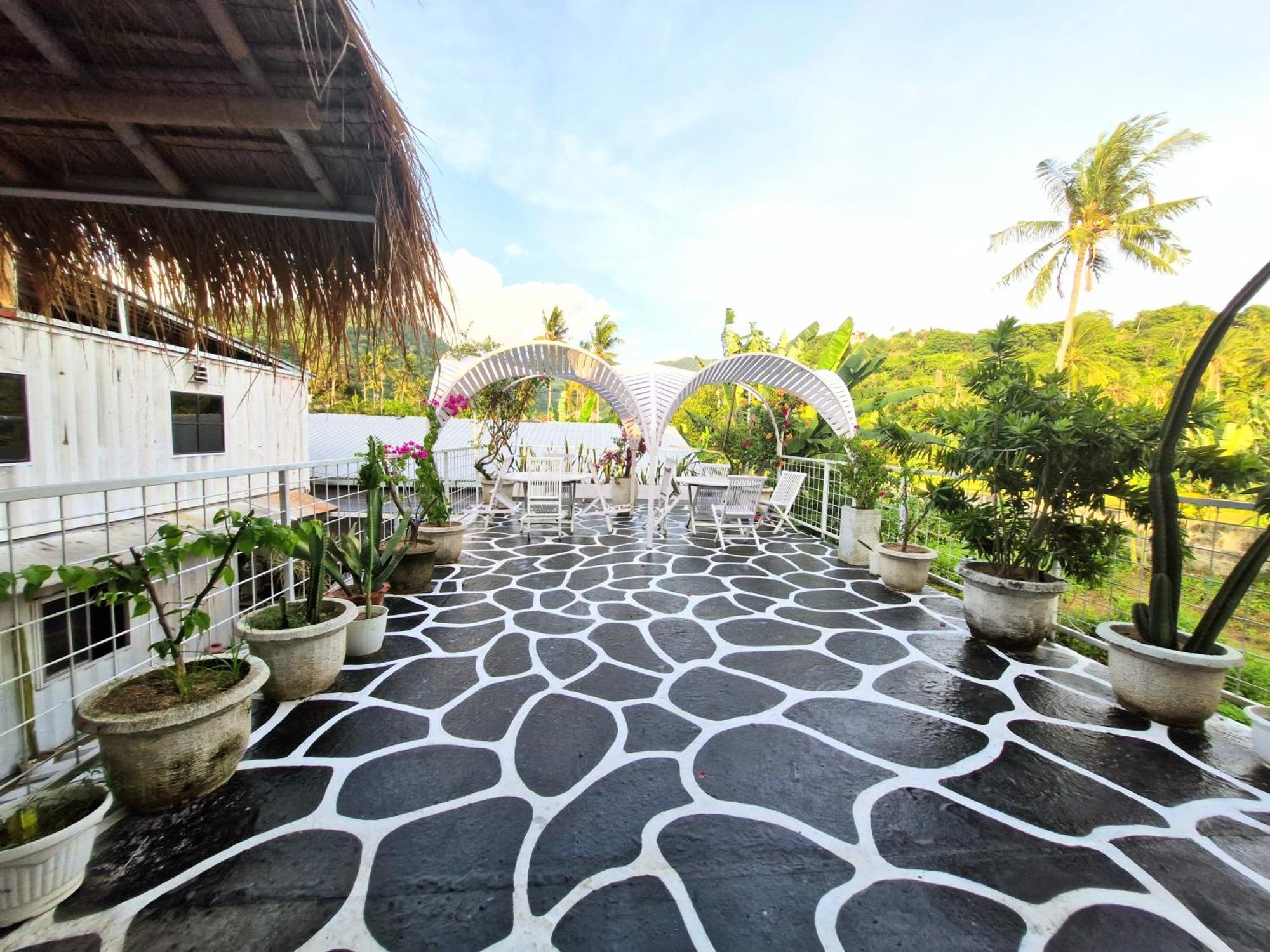 Karcof Container Hostel Senggigi Exteriér fotografie