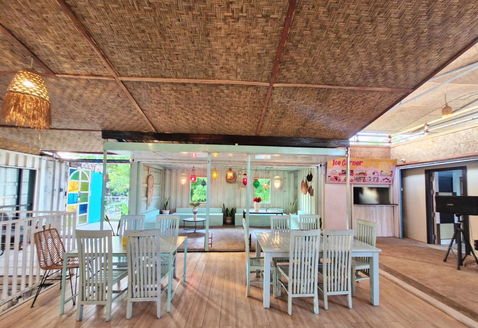Karcof Container Hostel Senggigi Exteriér fotografie