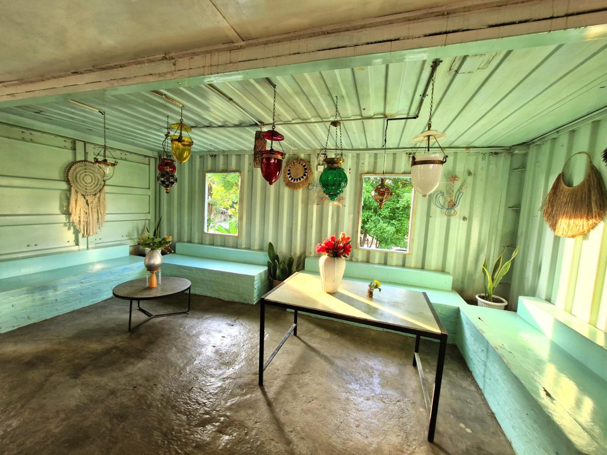 Karcof Container Hostel Senggigi Exteriér fotografie