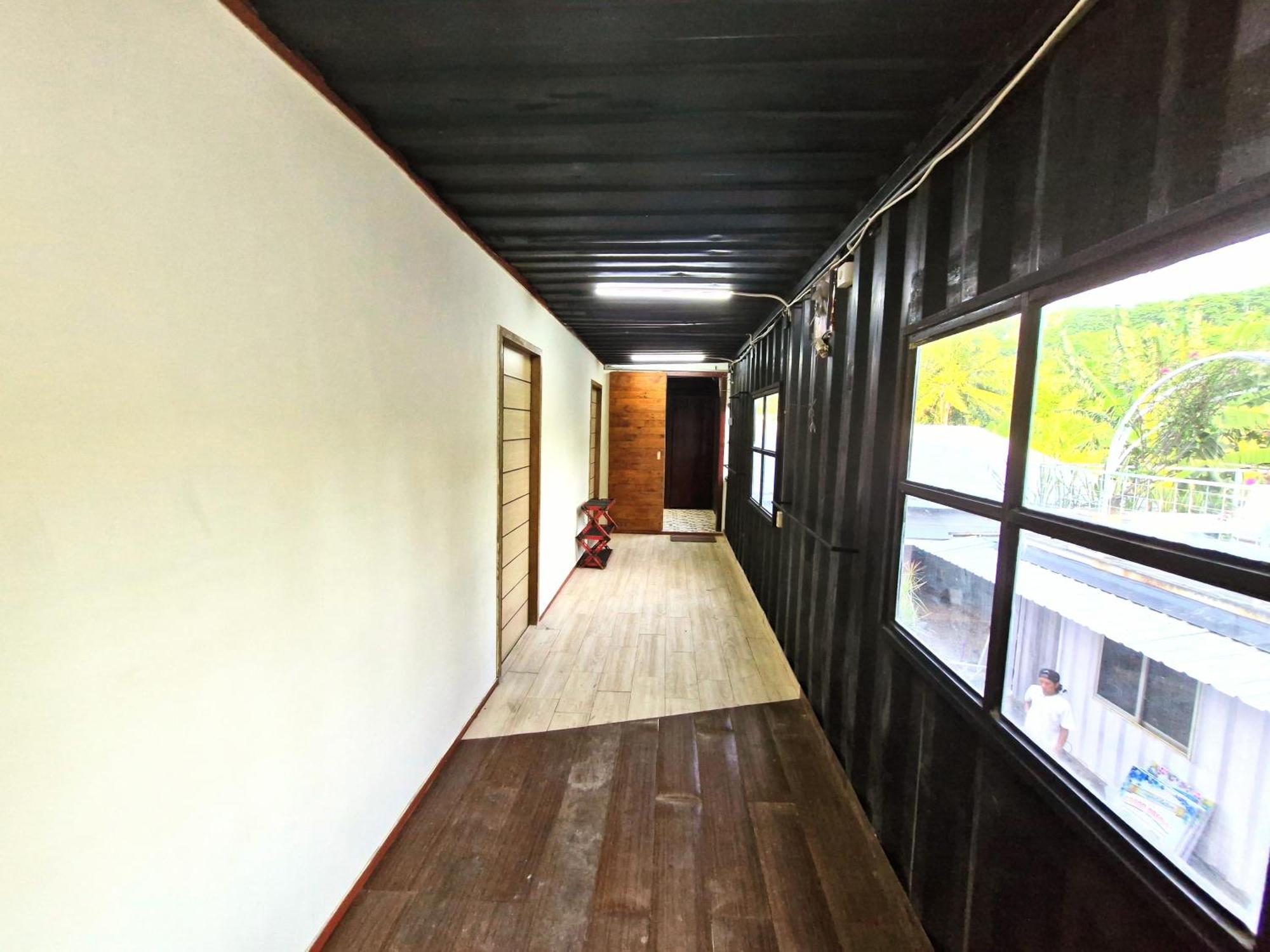 Karcof Container Hostel Senggigi Exteriér fotografie