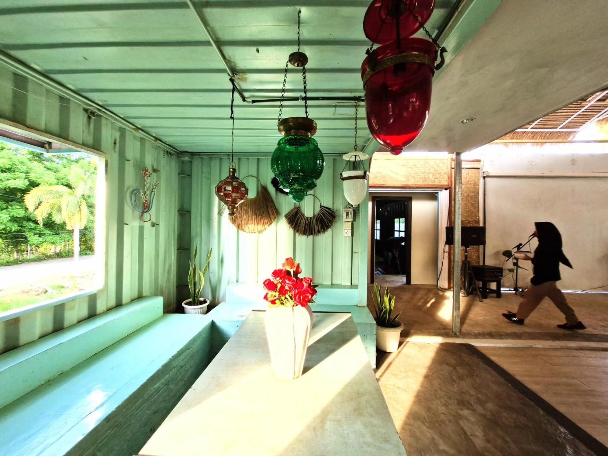 Karcof Container Hostel Senggigi Exteriér fotografie
